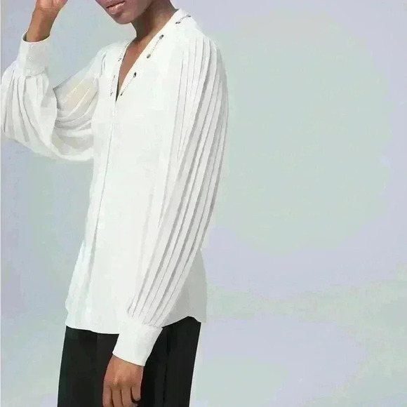 White House Black Market - Chain Detail Blouse - Picture 2 of 9